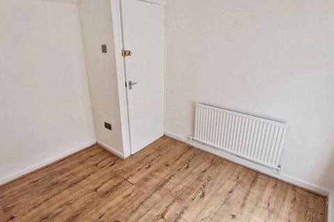 2 bedroom apartment to rent, Broadway, Cardiff CF24