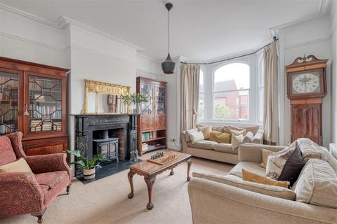 6 Shrubbery Avenue, Worcester, WR1 1QH