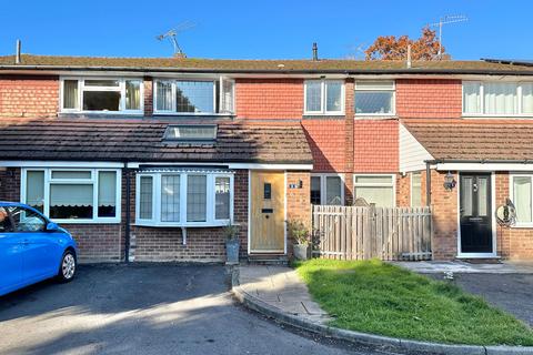 3 bedroom terraced house to rent, White Hart Meadow, Beaconsfield, HP9