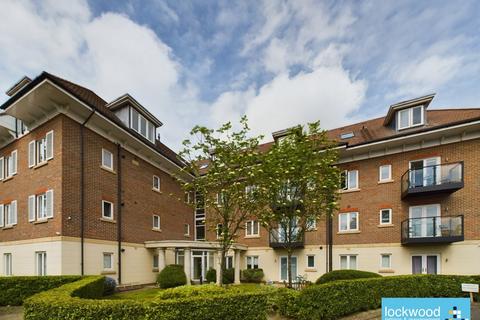2 bedroom flat to rent, Maplewood Court, Ashford