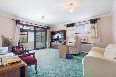 3 bedroom bungalow for sale, Wimborne Gardens, Frinton-On-Sea CO13