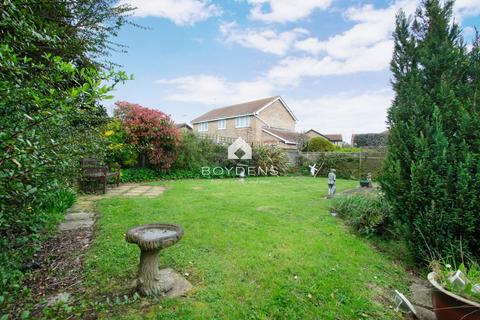 3 bedroom bungalow for sale, Wimborne Gardens, Frinton-On-Sea CO13