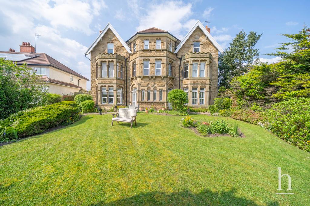 Birkenhead Road, Hoylake CH47 2 bed apartment £225,000
