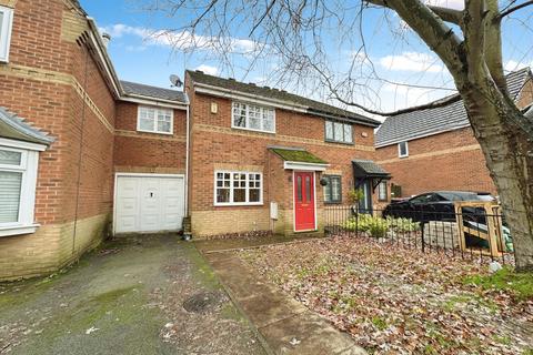 3 bedroom terraced house to rent, Isis Close, Salford, M7
