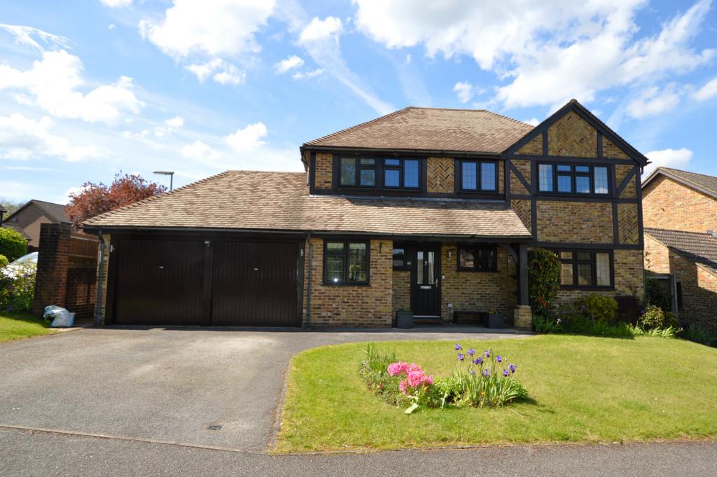 Hawkesworth Drive, Bagshot 4 bed detached house for sale £800,000