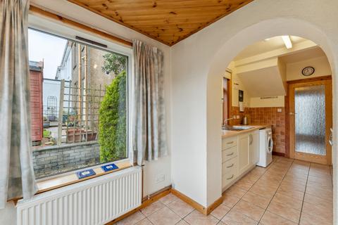 41 Lomondside Avenue, Clarkston, Glasgow, G76 7UQ