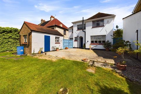 4 bedroom detached house for sale, High Road, Laindon, Essex, SS15