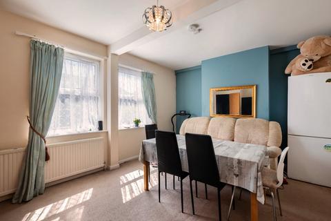 25 Constantine Avenue, York, YO10 3SY