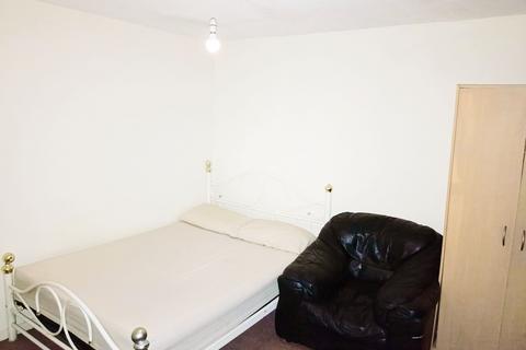 1 bedroom property to rent, Hobart Road, Tilbury RM18