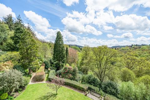 2 bedroom flat for sale, Fernden Heights, Haslemere, GU27