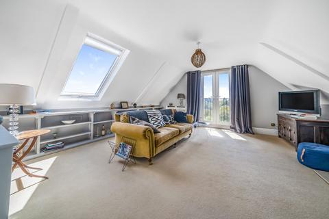 2 bedroom flat for sale, Fernden Heights, Haslemere, GU27