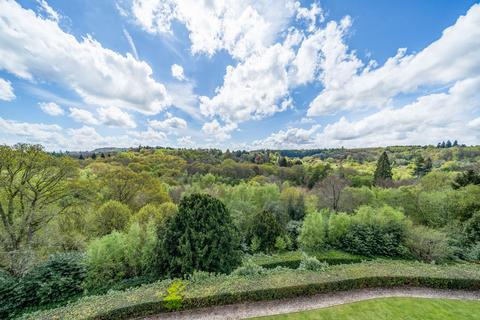 2 bedroom flat for sale, Fernden Heights, Haslemere, GU27