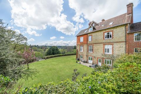 2 bedroom flat for sale, Fernden Heights, Haslemere, GU27