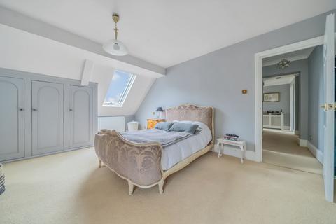 2 bedroom flat for sale, Fernden Heights, Haslemere, GU27