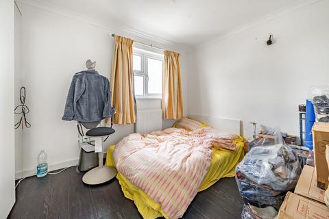 2 Ashbury Crescent, Guildford, GU4 7HG