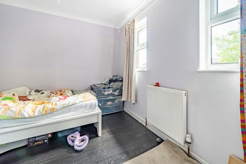 2 Ashbury Crescent, Guildford, GU4 7HG