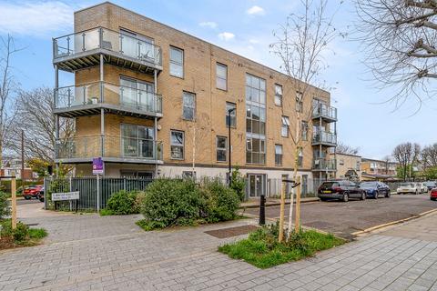 2 bedroom flat to rent, Chrisp Street, London E14