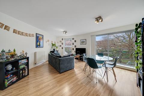 2 bedroom flat to rent, Chrisp Street, London E14