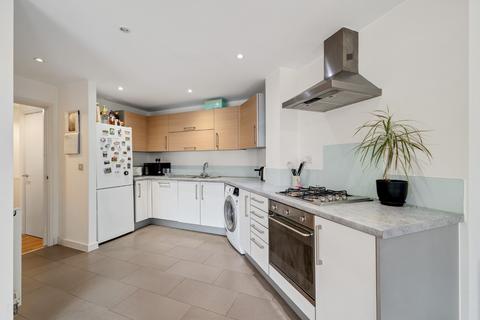 2 bedroom flat to rent, Chrisp Street, London E14