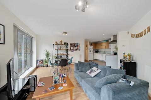 2 bedroom flat to rent, Chrisp Street, London E14
