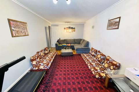 2 bedroom apartment for sale, Elm View Court, Norwood Green Road, Southall, Greater London, UB2