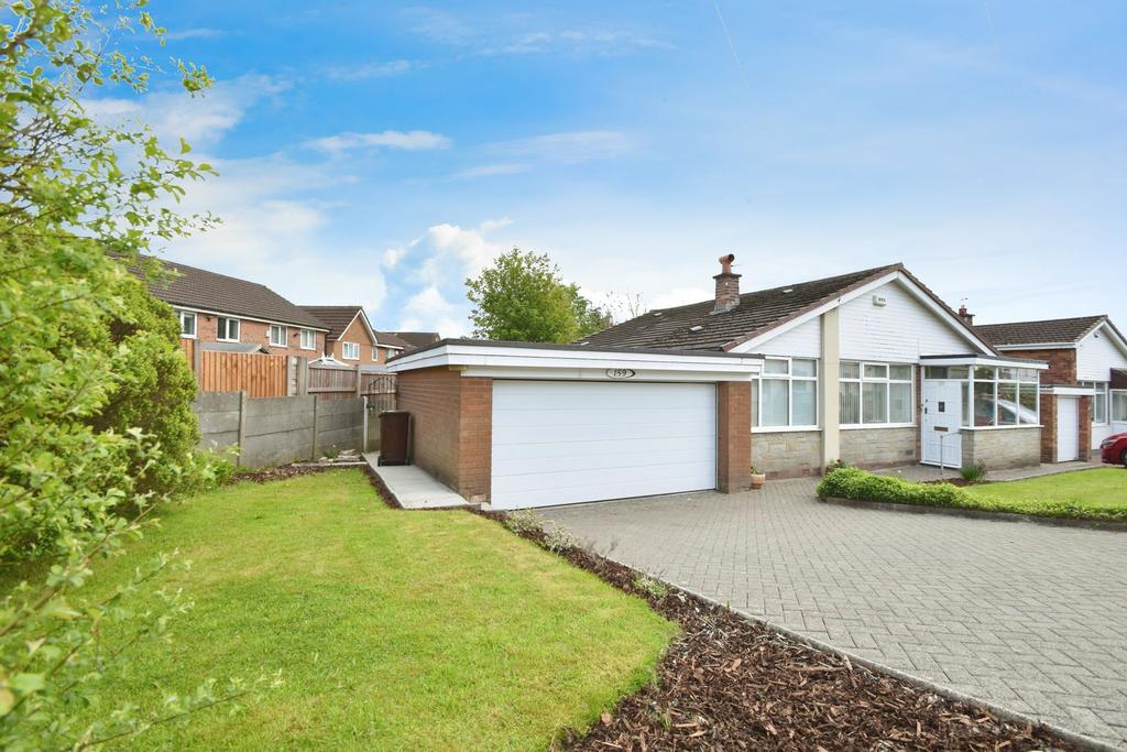 Parr Lane, Unsworth, Bury BL9 8JN 3 bed detached bungalow for sale £