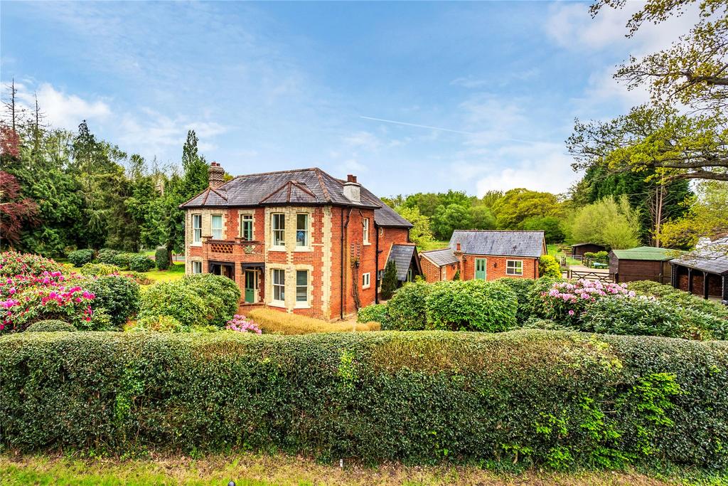 Carthouse Lane, Horsell, Surrey, GU21 4 bed detached house for sale £