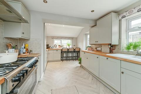 3 bedroom semi-detached house for sale, Queens Road, Alton, Hampshire