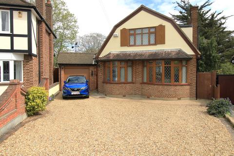 4 bedroom detached house for sale, Hall Park Road, Upminster RM14