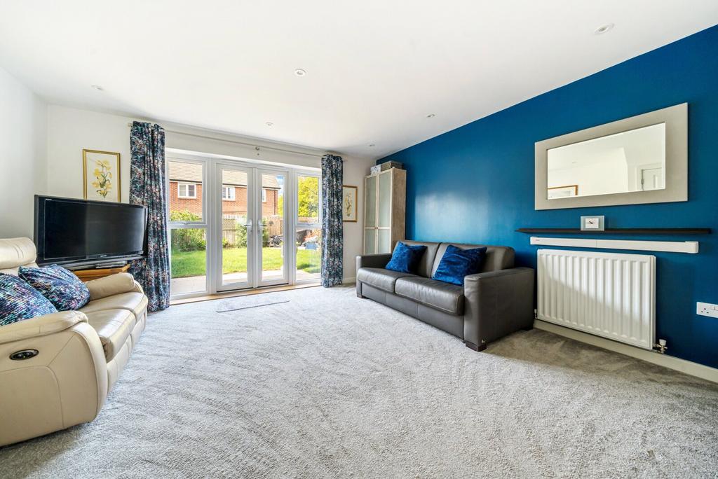 Farrier Lane, Cranleigh, GU6 2 bed semidetached house for sale £140,000