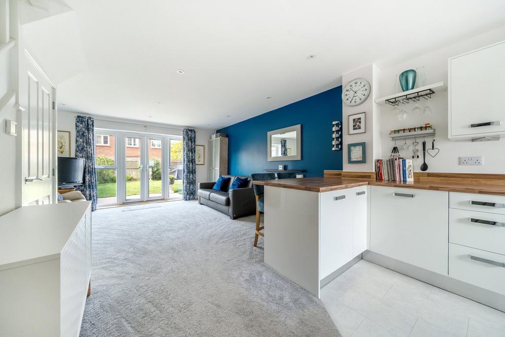 Farrier Lane, Cranleigh, GU6 2 bed semidetached house for sale £140,000