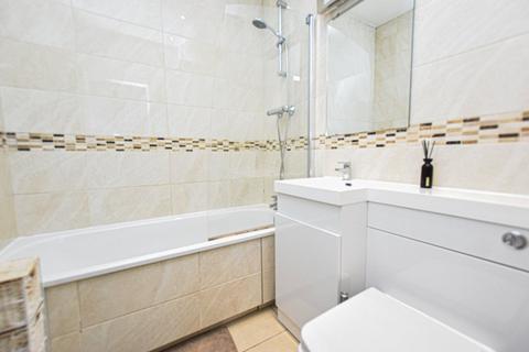 35b Ecclesbourne Road, Thornton Heath, CR7 7BQ