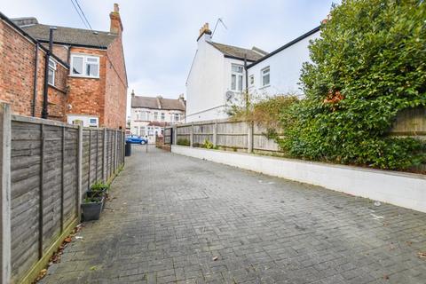 35b Ecclesbourne Road, Thornton Heath, CR7 7BQ