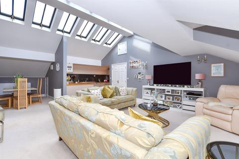 3 bedroom apartment for sale, Tarragon Road, Maidstone, Kent