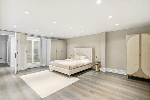 undefined, Queens Gate Mews, South Kensington, London