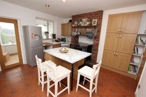 3 bedroom end of terrace house for sale, High Street, Penistone