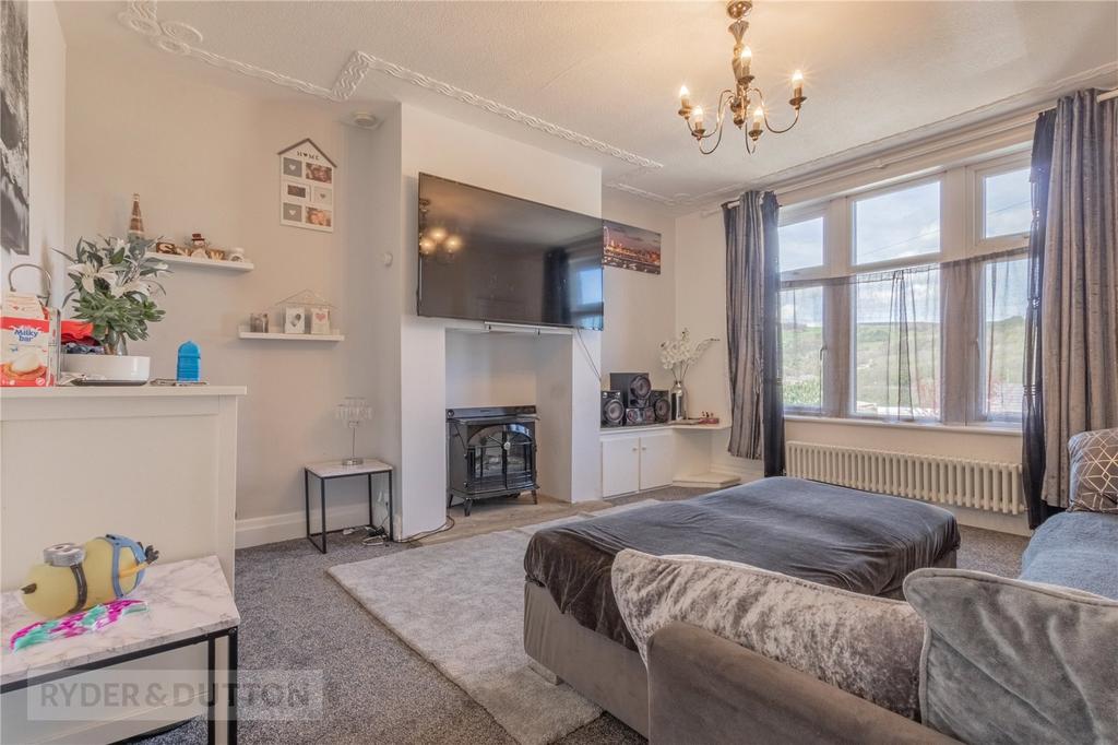Banks Road, Linthwaite, Huddersfield... 3 bed end of terrace house for