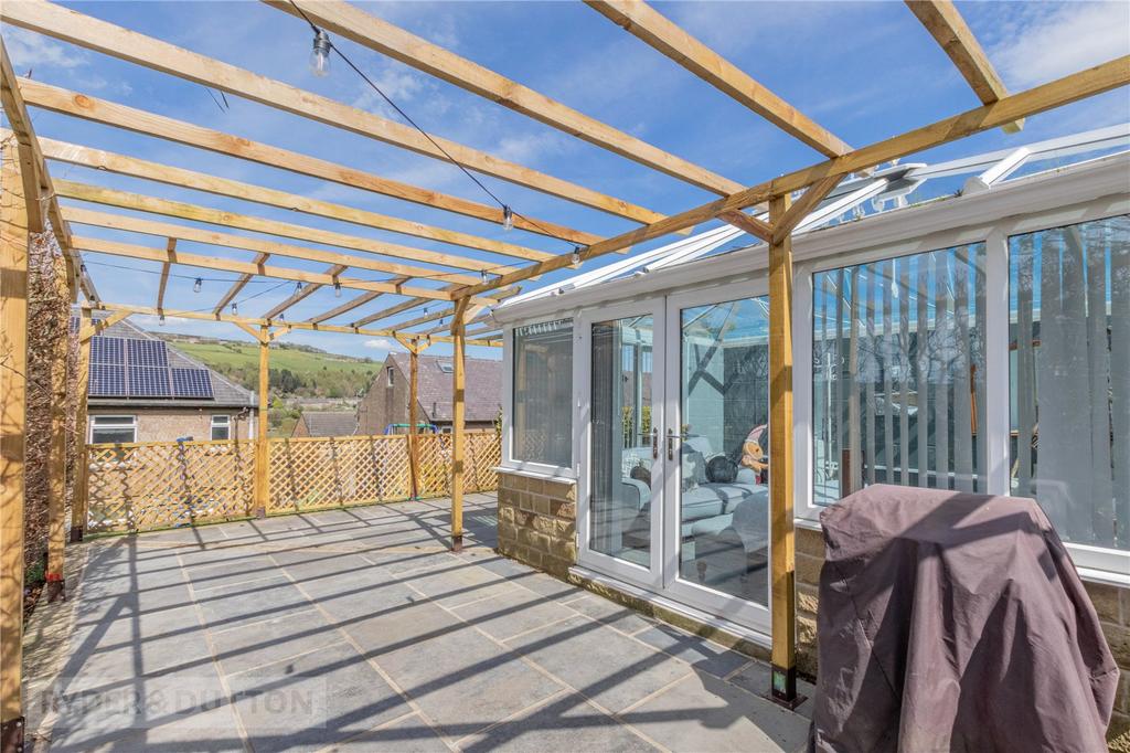 Banks Road, Linthwaite, Huddersfield... 3 bed end of terrace house for