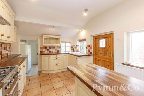 3 bedroom terraced house for sale, Damgate Street, Wymondham NR18