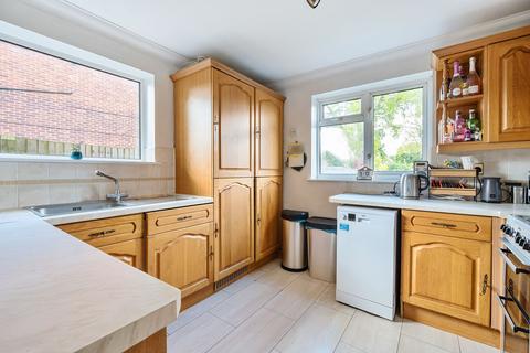 416 Chessington Road, Epsom, KT19 9EJ