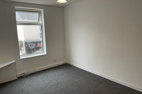 2 bedroom flat to rent, Queen St, Neath