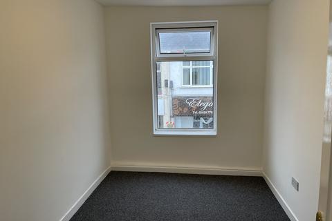 2 bedroom flat to rent, Queen St, Neath