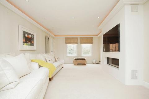 4 bedroom detached house for sale, Cliveden Walk, Nuneaton CV11