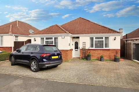 3 bedroom detached bungalow for sale, High Mead, West Wickham, BR4