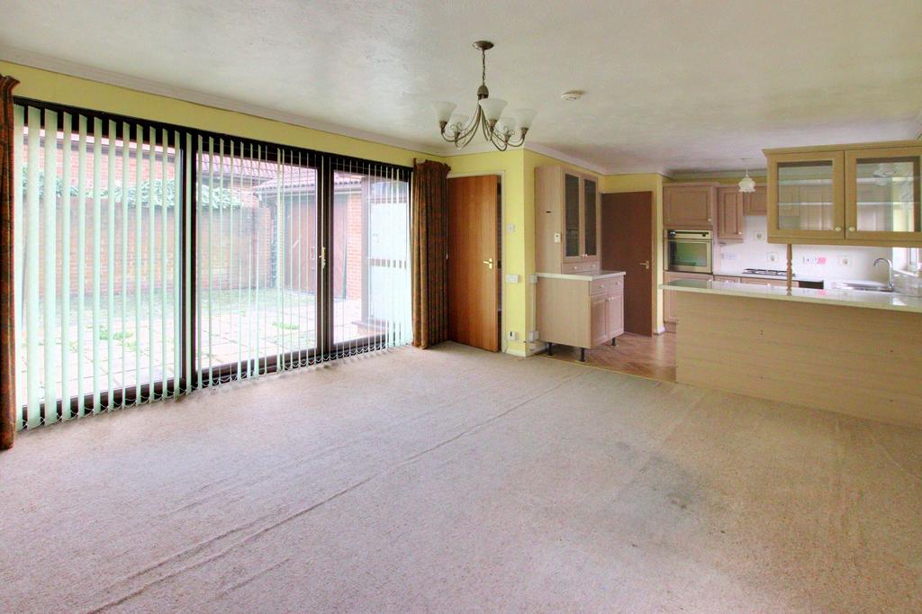 Primrose Lane, Shirley Oaks 2 bed detached bungalow £465,000