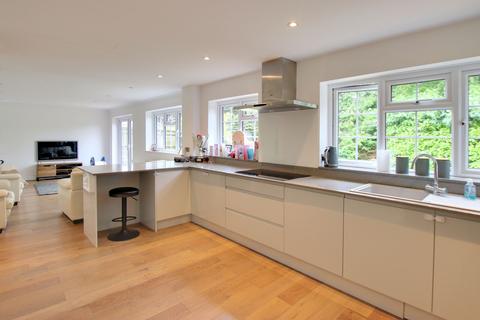 2 Kersey Drive, South Croydon, CR2 8SX