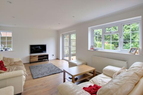 2 Kersey Drive, South Croydon, CR2 8SX
