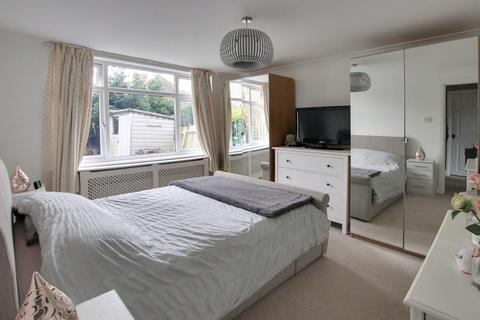 2 bedroom maisonette for sale, Mount Court, West Wickham
