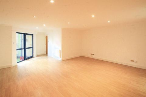 2 bedroom flat to rent, St James Court, Edison Road, Bromley