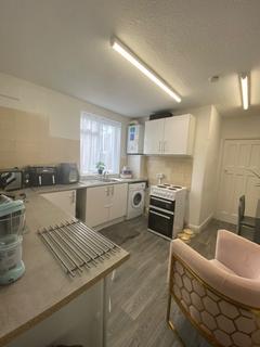 1 bedroom in a house share to rent, Pinner, HA5